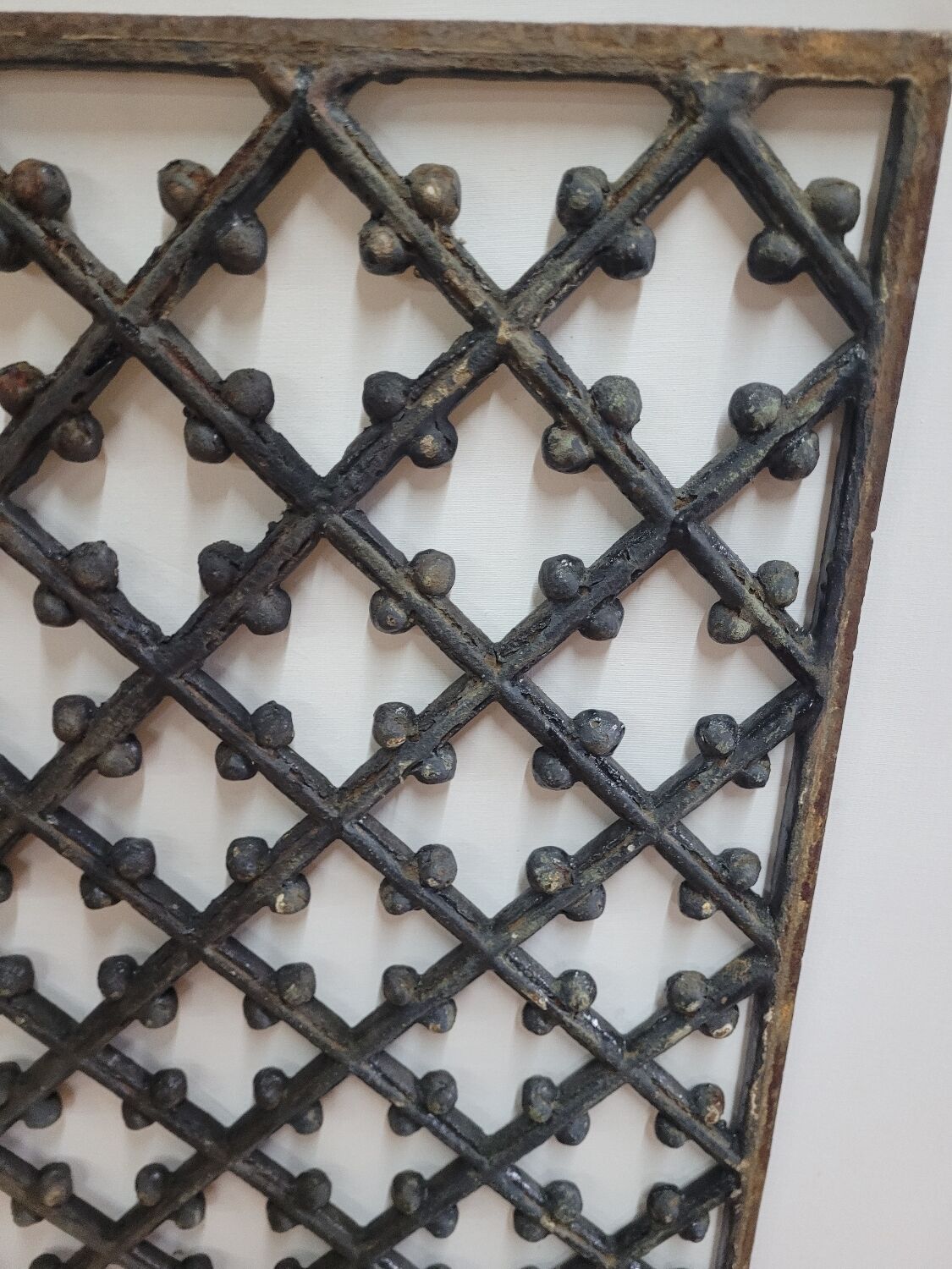 Old cast iron grid 96×58cms