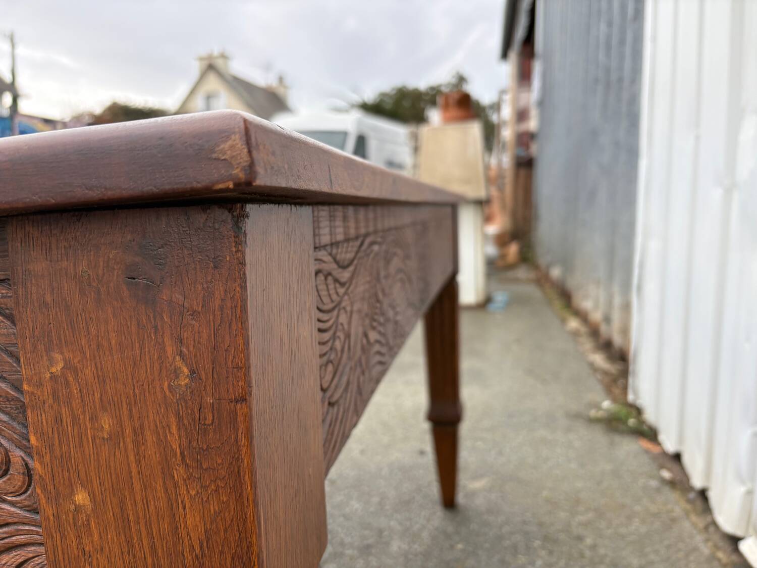 Art Deco table sculpted in solid wood
