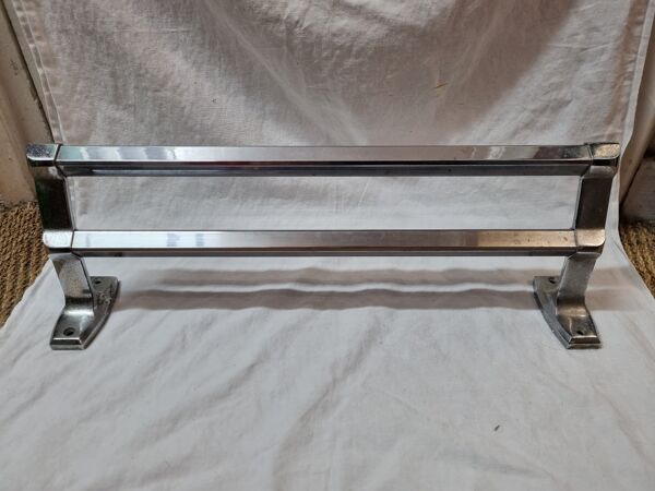 Porte serviettes chrome moderniste