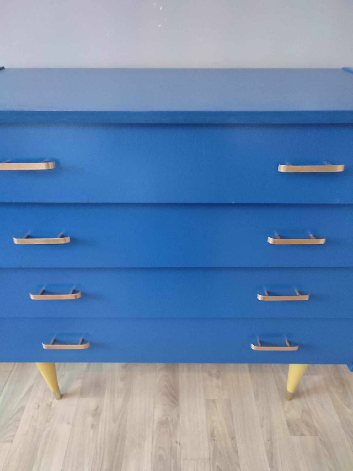 Chest of drawers