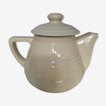 Teapot in faience