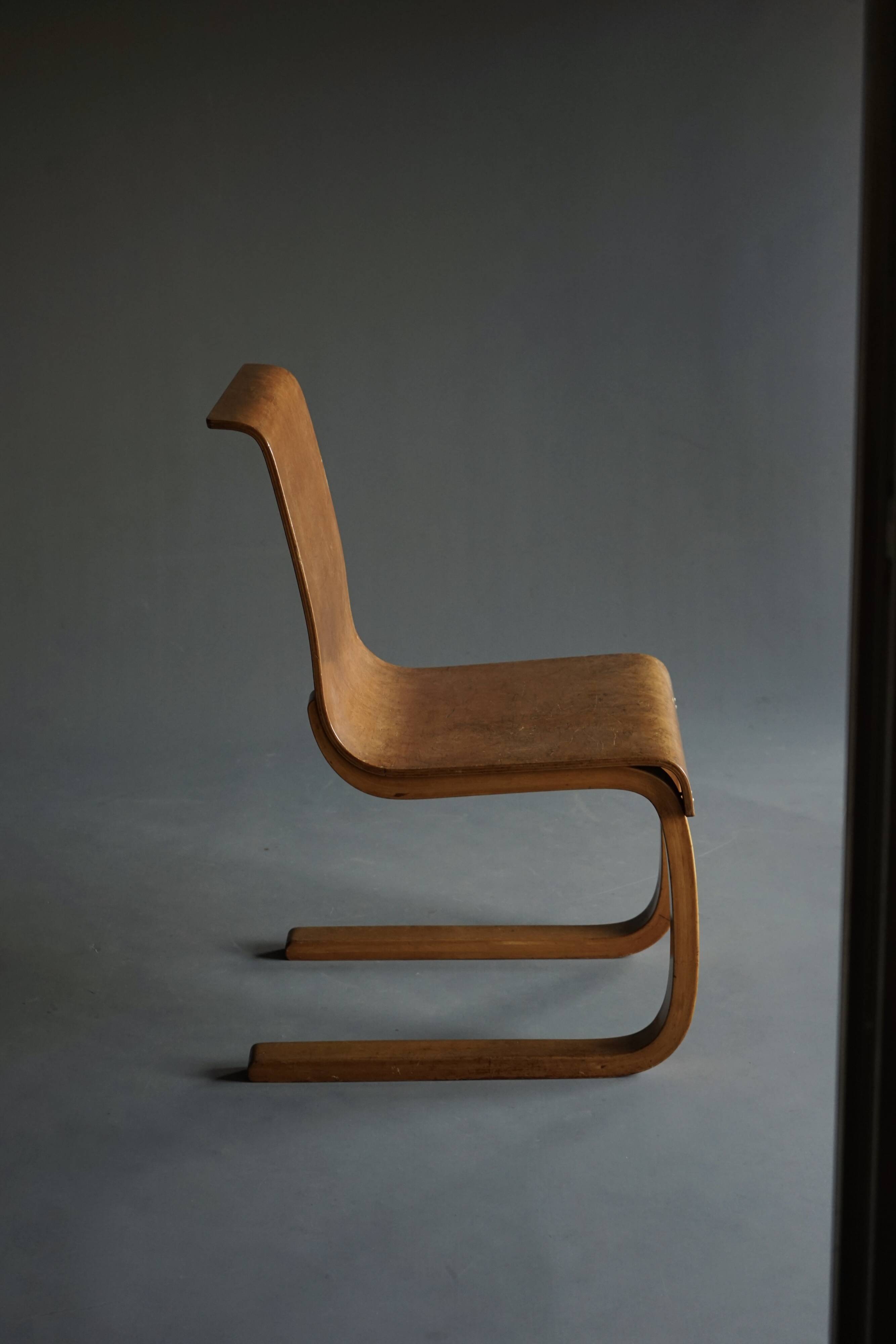 Alvar Aalto model no.21 chair with rare karelian birch seat, Finland 1930s