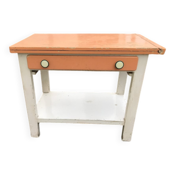 Table de cuisine vintage en bois orange et blanc avec tiroir et étagère basse
