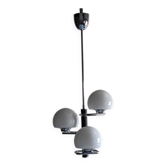 Italian Space Age chandelier with 3 opaline lights from the 60s and 70s