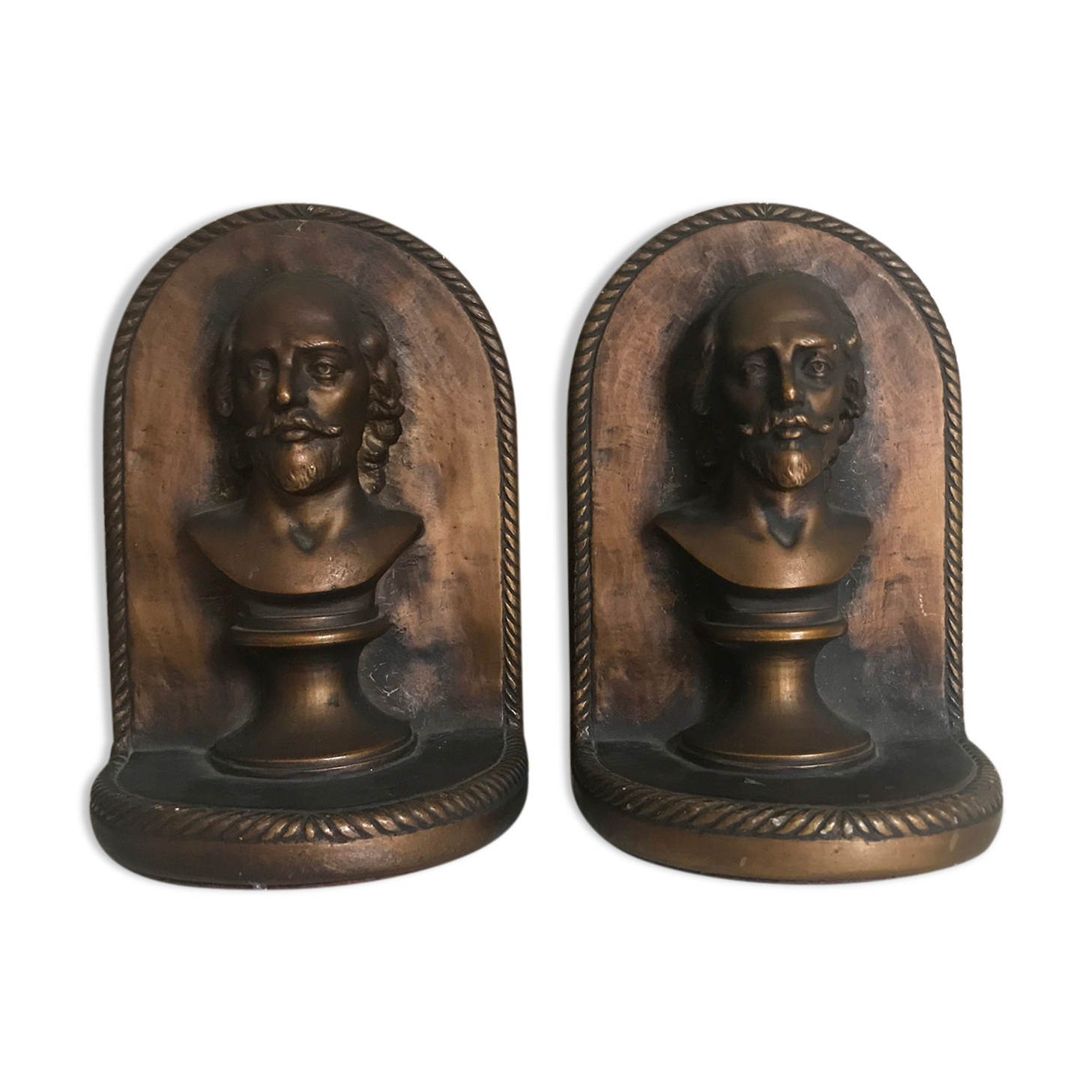 Antique bookends, Bust figure in bronze patinated plaster. 19 x 13 cm