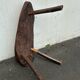 Table basse tripode brutaliste 
