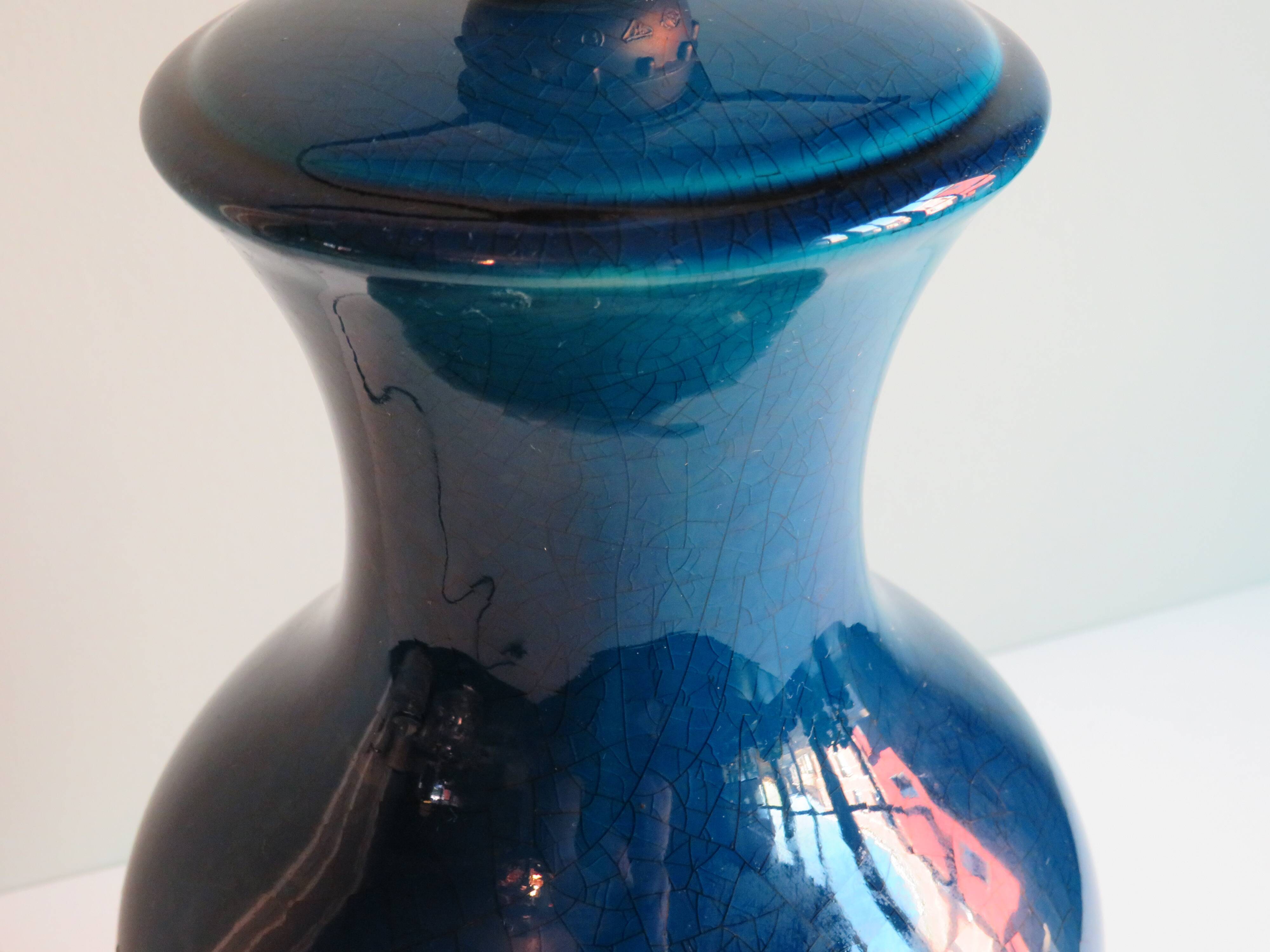 Lampe de table en céramique bleue France 1970