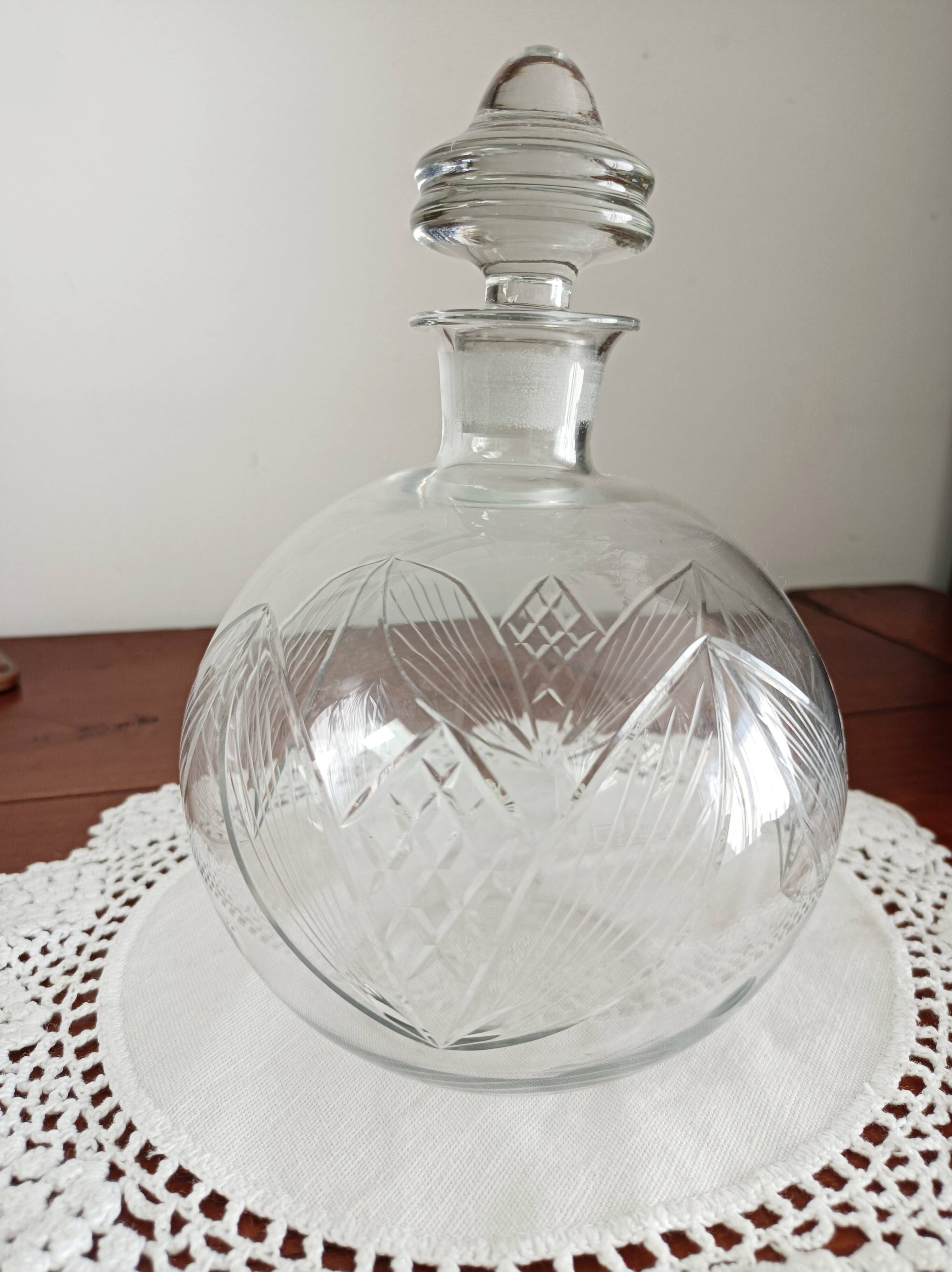 Carafe en verre gravé