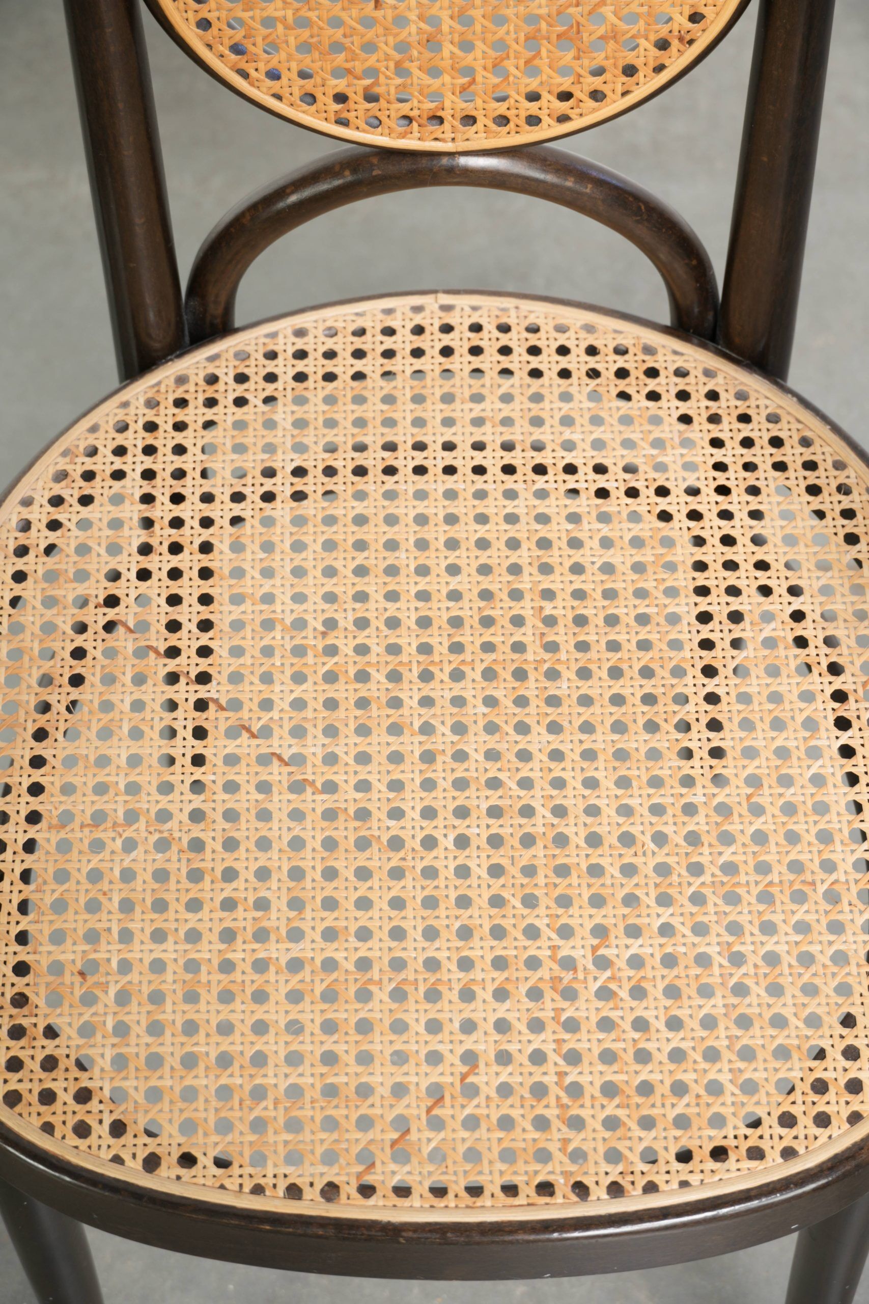 Ensemble de 2 chaises vintage originales design Thonet modèle Long John avec accoudoirs.
