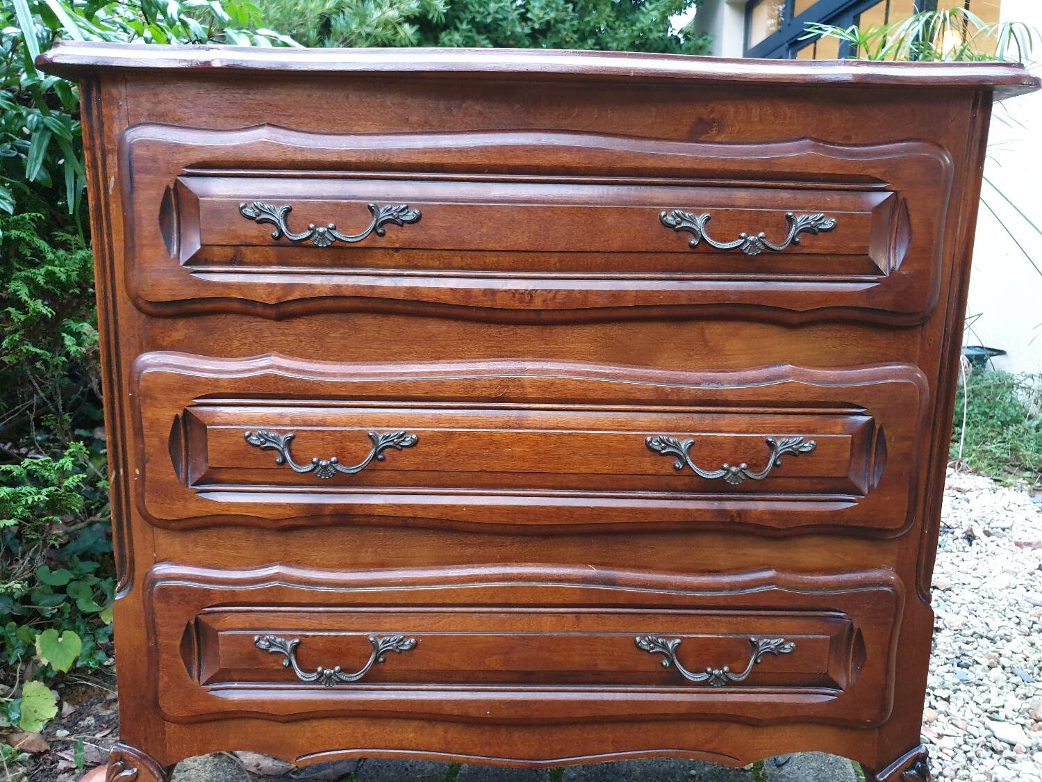 Commode Louis XV en merisier massif