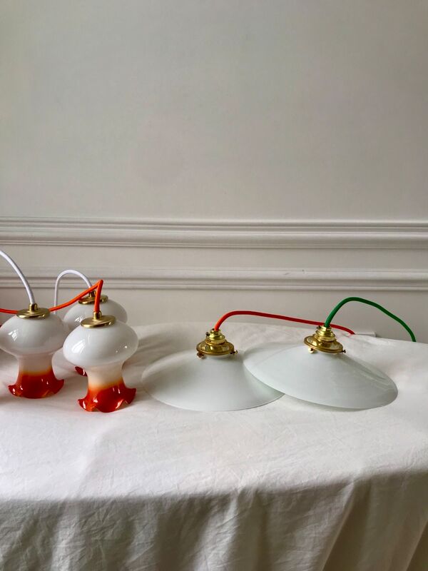 Ensemble de 4 suspensions tulipes en opaline orange dégradé fil orange et blanc années 70