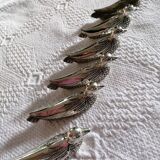 Ducks carries knives