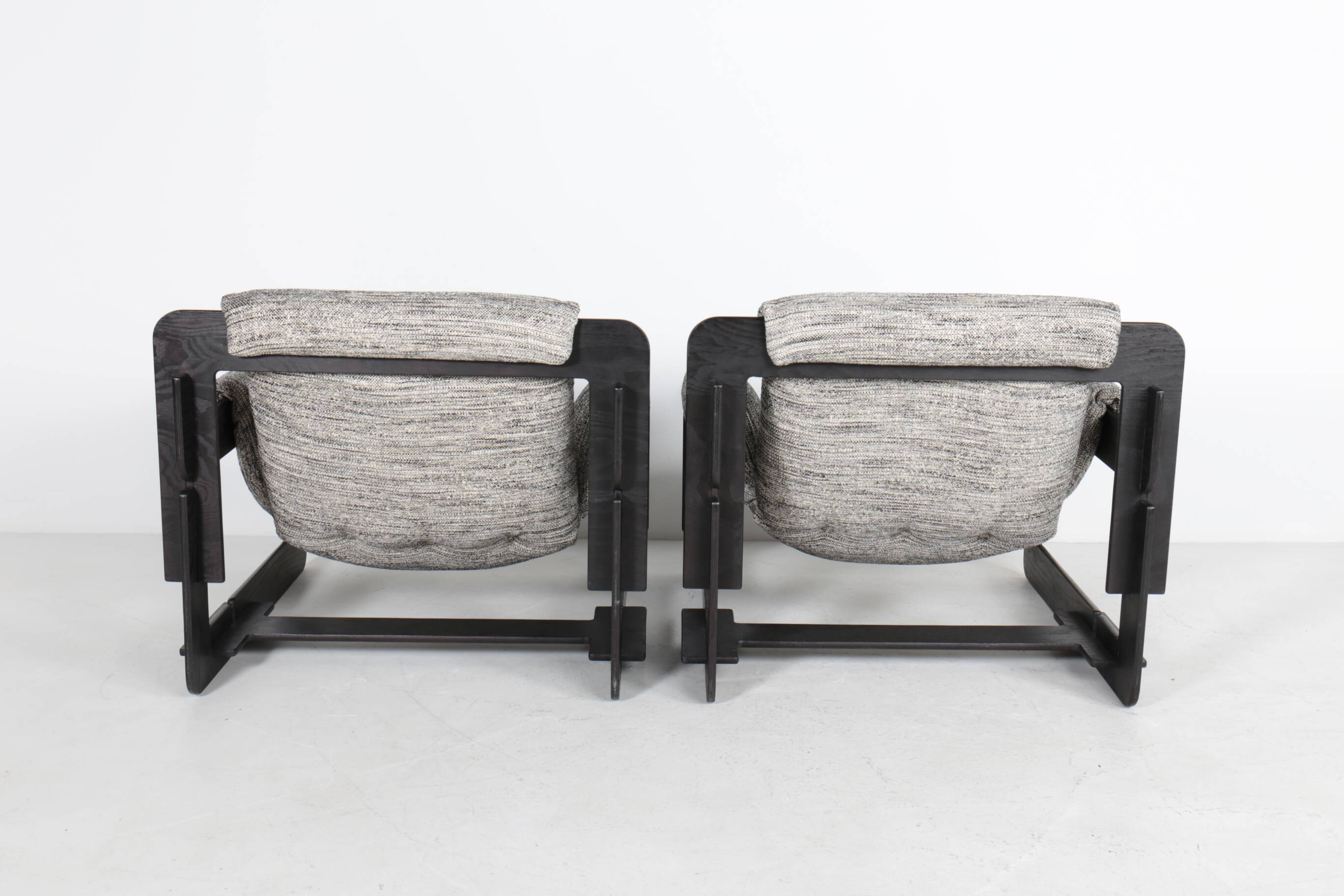 Pair of armchairs and coffee table Rover by Arne Jacobsen, 1968