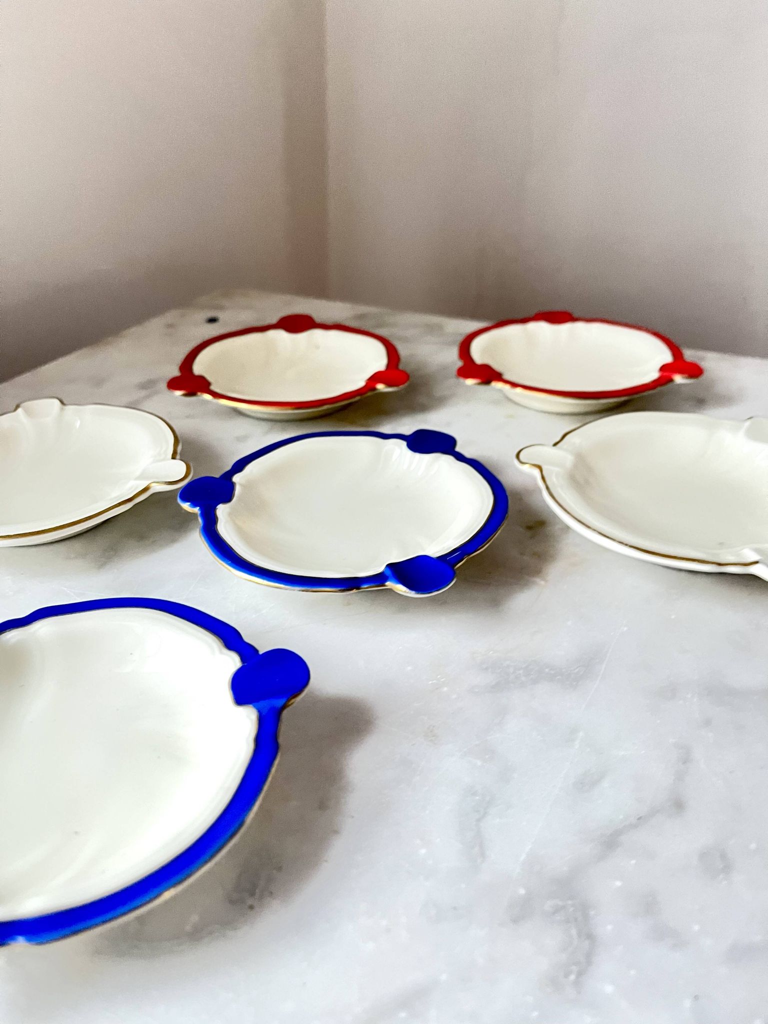 Cendrier en céramique vintage Rosenthal Elfenbein Kronach, série Miramar avec rouge