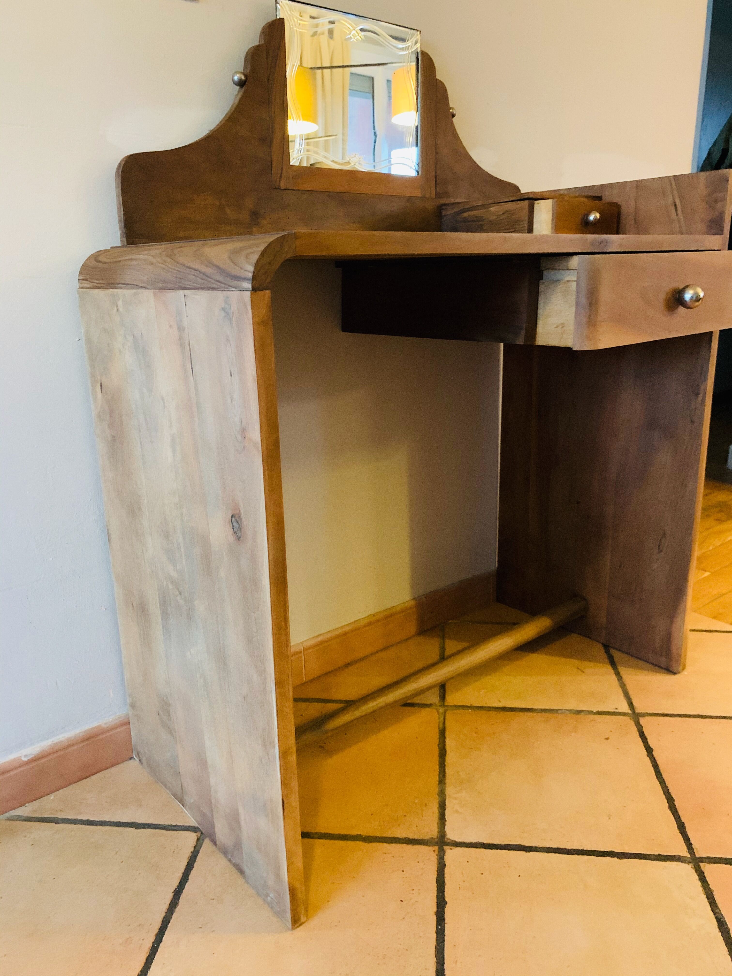 Wooden hairdresser