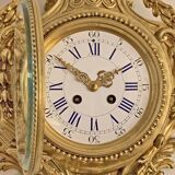 Horloge murale cartel française avec décorations florales