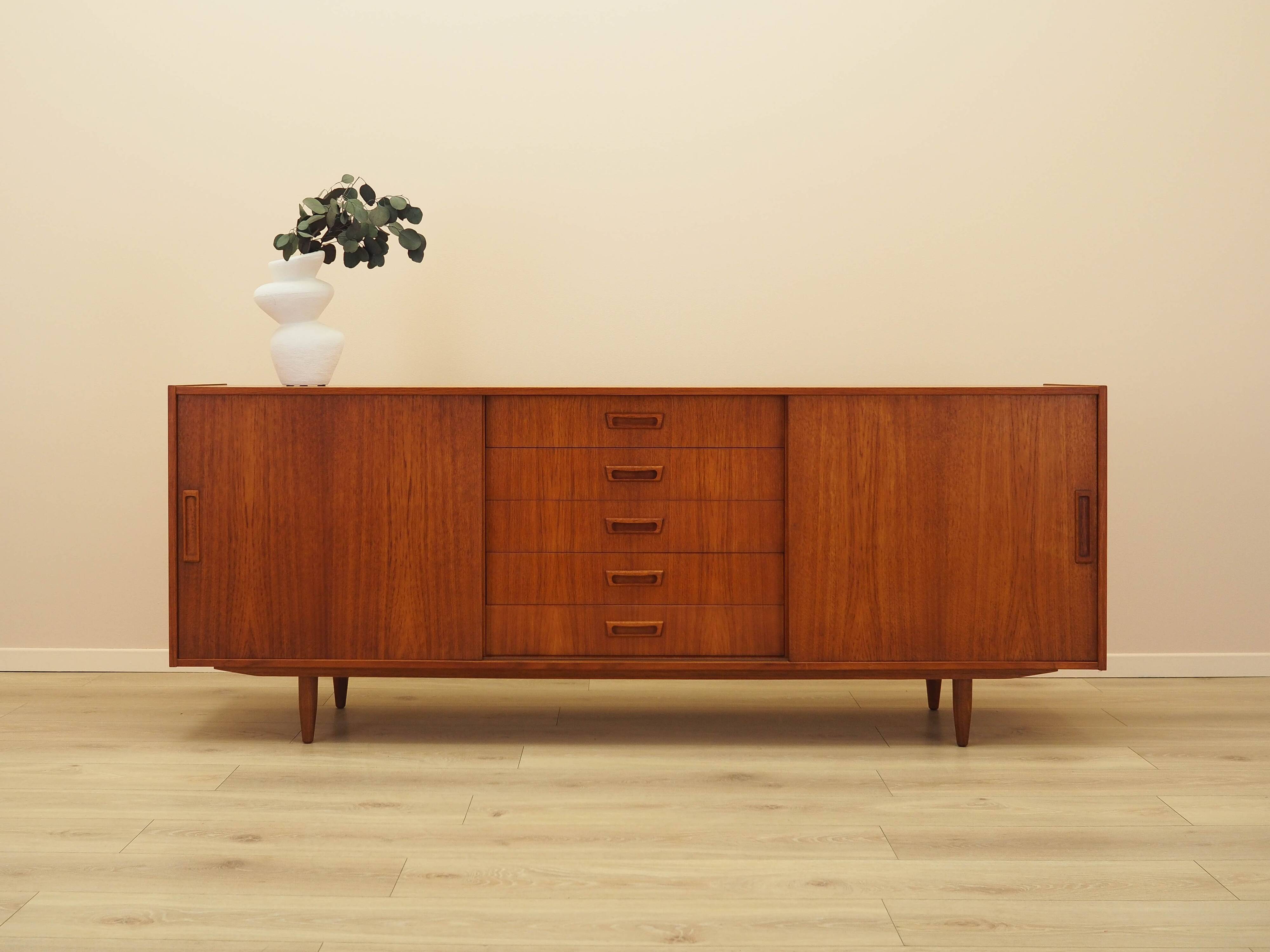 Teak sideboard, Danish design, 1970s, manufacturer: Vemb Møbelfabrik
