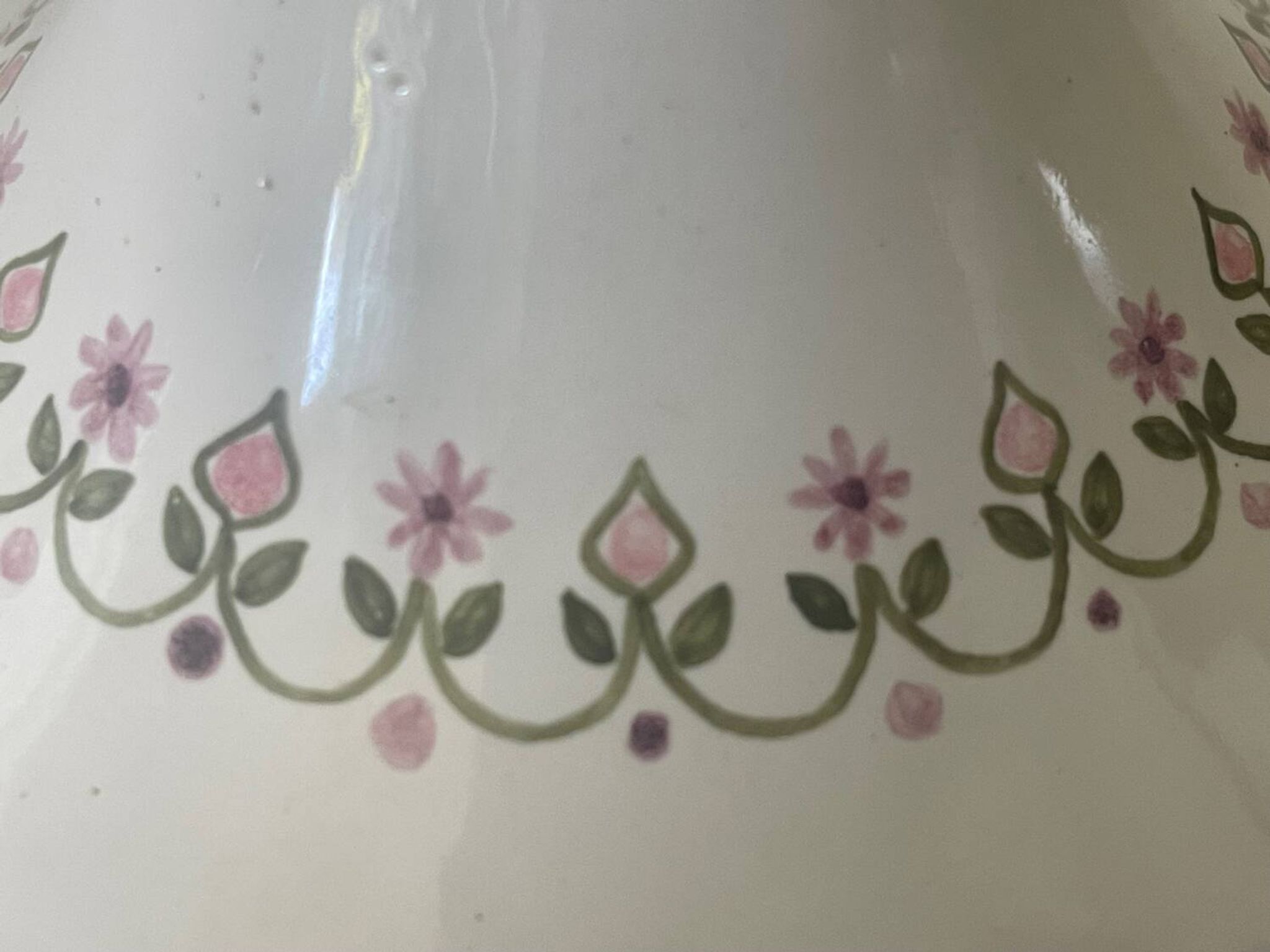 Pied de lampe en céramique artisanale décor fleuri