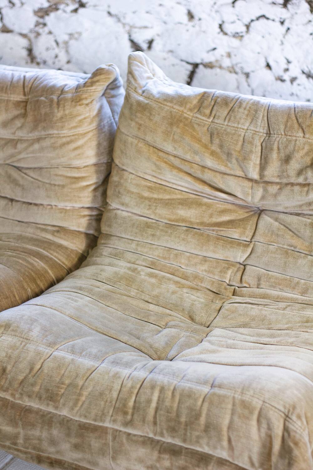 Canapé Togo 4 places en velours beige par Michel Ducaroy, Ligne Roset, 1973