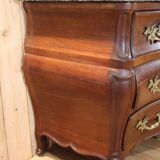 Early 18th century mahogany chest of drawers, port work