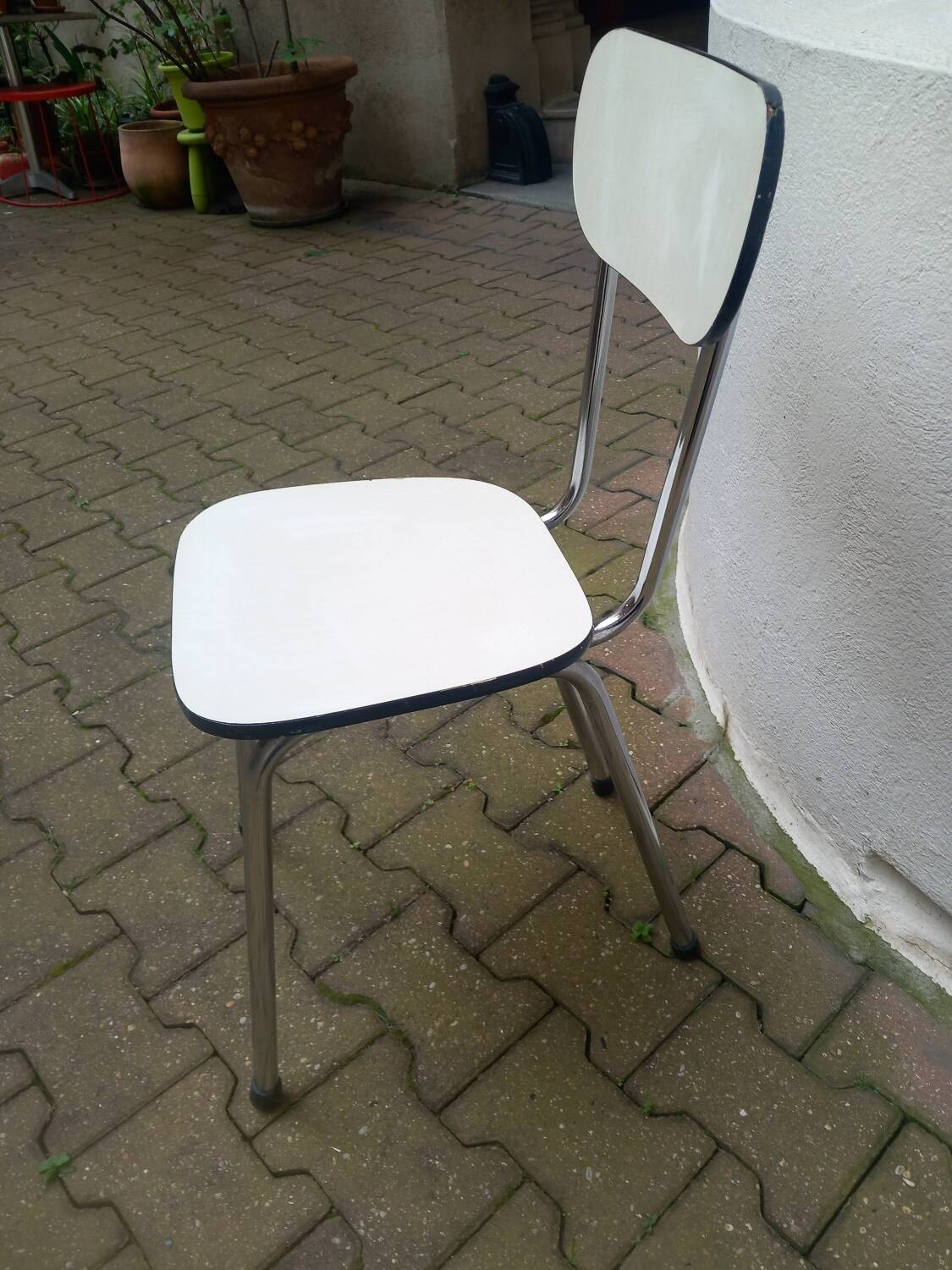 Chaise en formica