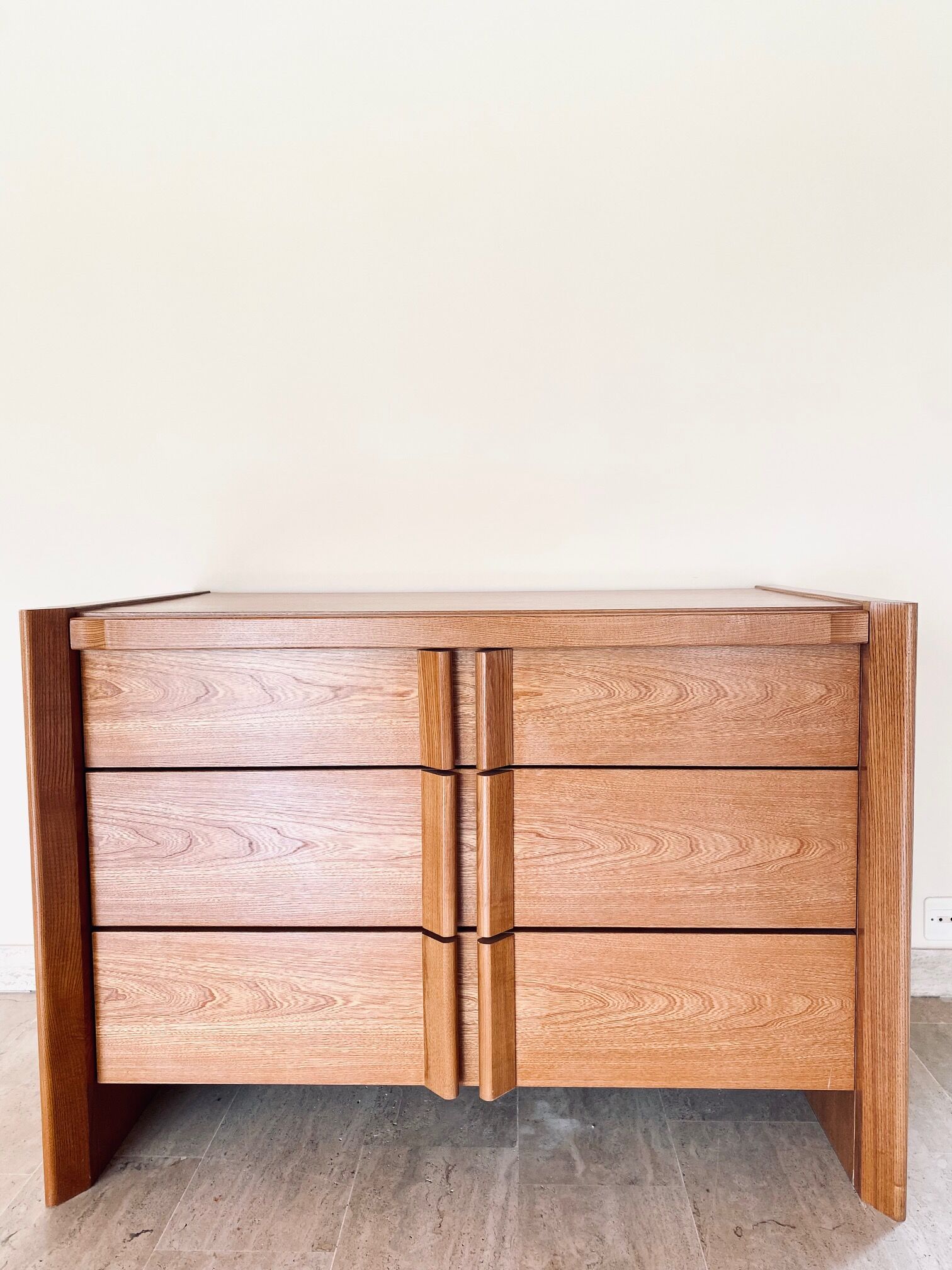 Commode moderniste années 70/80 en merisier plaqué
