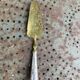 Pie server in vermeil and silver filled, hallmarked, chiseled floral motif, old