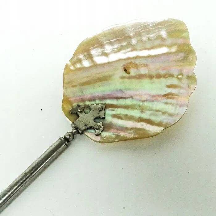 K9X caviar scoop made of mother-of-pearl