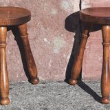 Tabourets bas tripodes, bois massif. (Lot de 2)