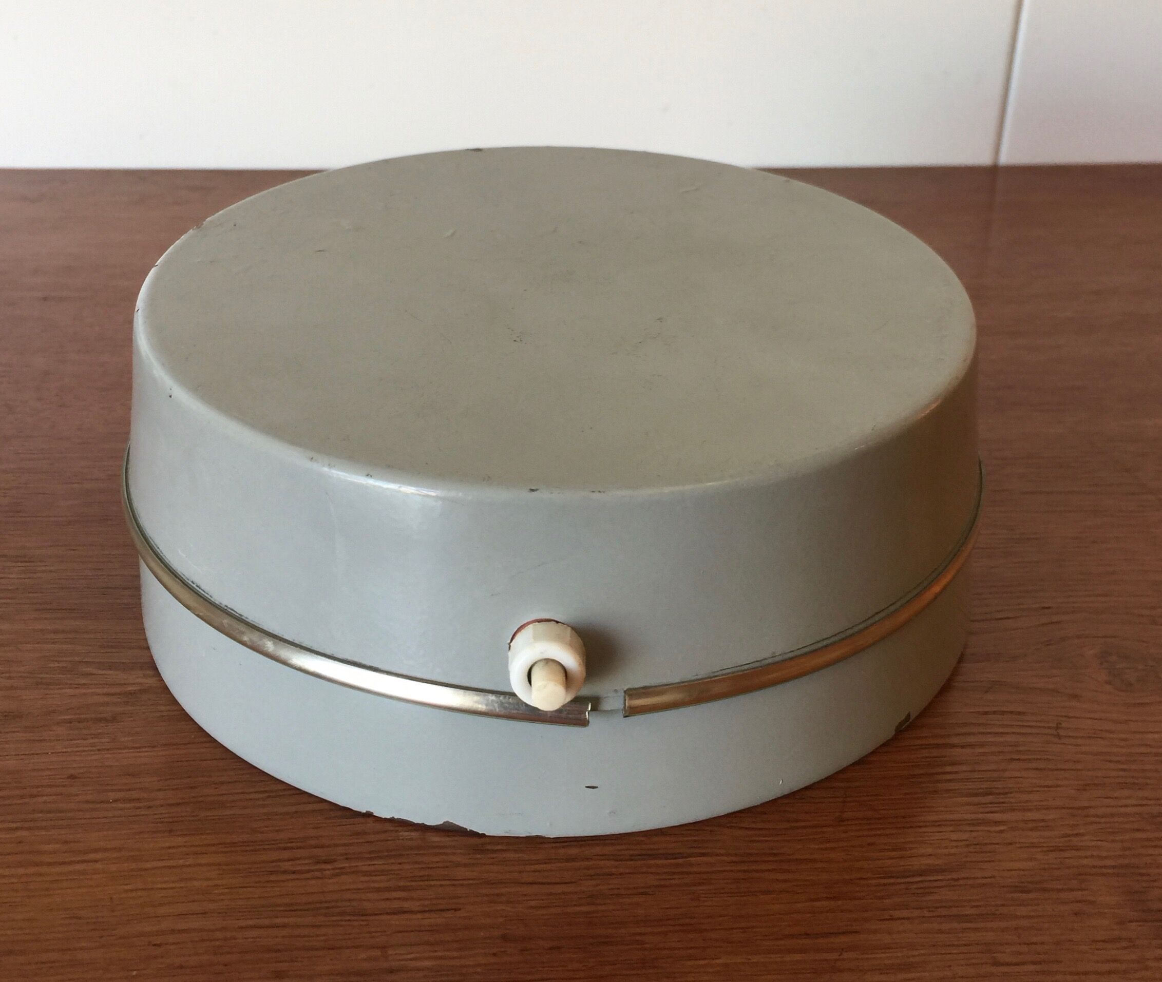 Folding industrial lamp