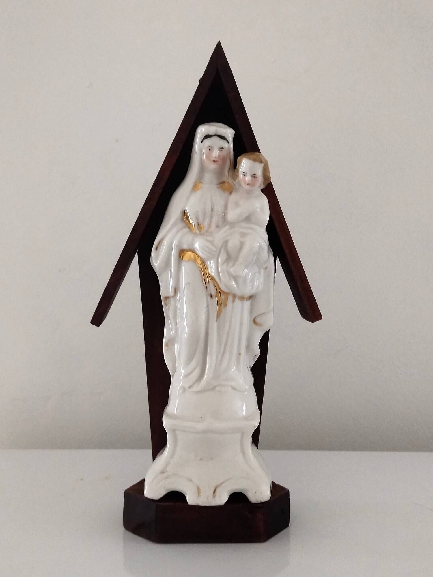 Statuette of the Virgin and Child in porcelain Old Brussels XIX and its niche