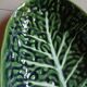 Plat creux en barbotine feuille de chou