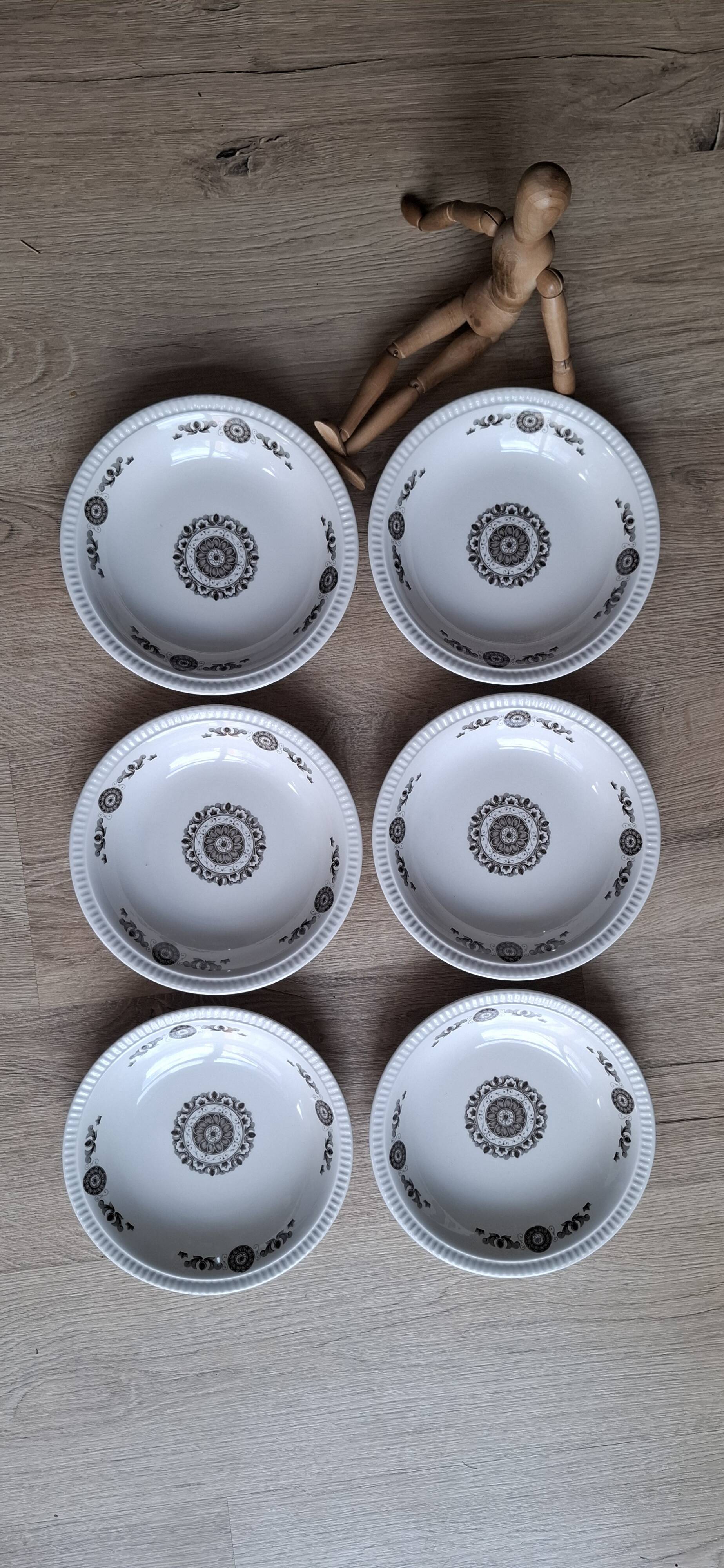 Set of 6 Murielle Boch plates