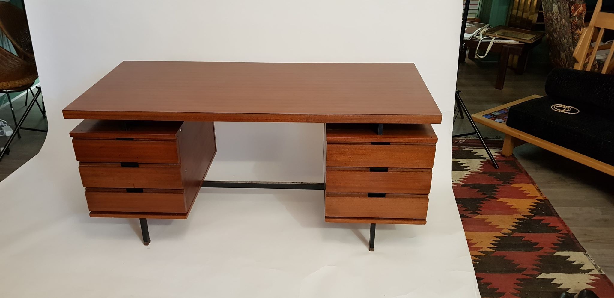 Desk of Pierre Guariche to Minvielle editions