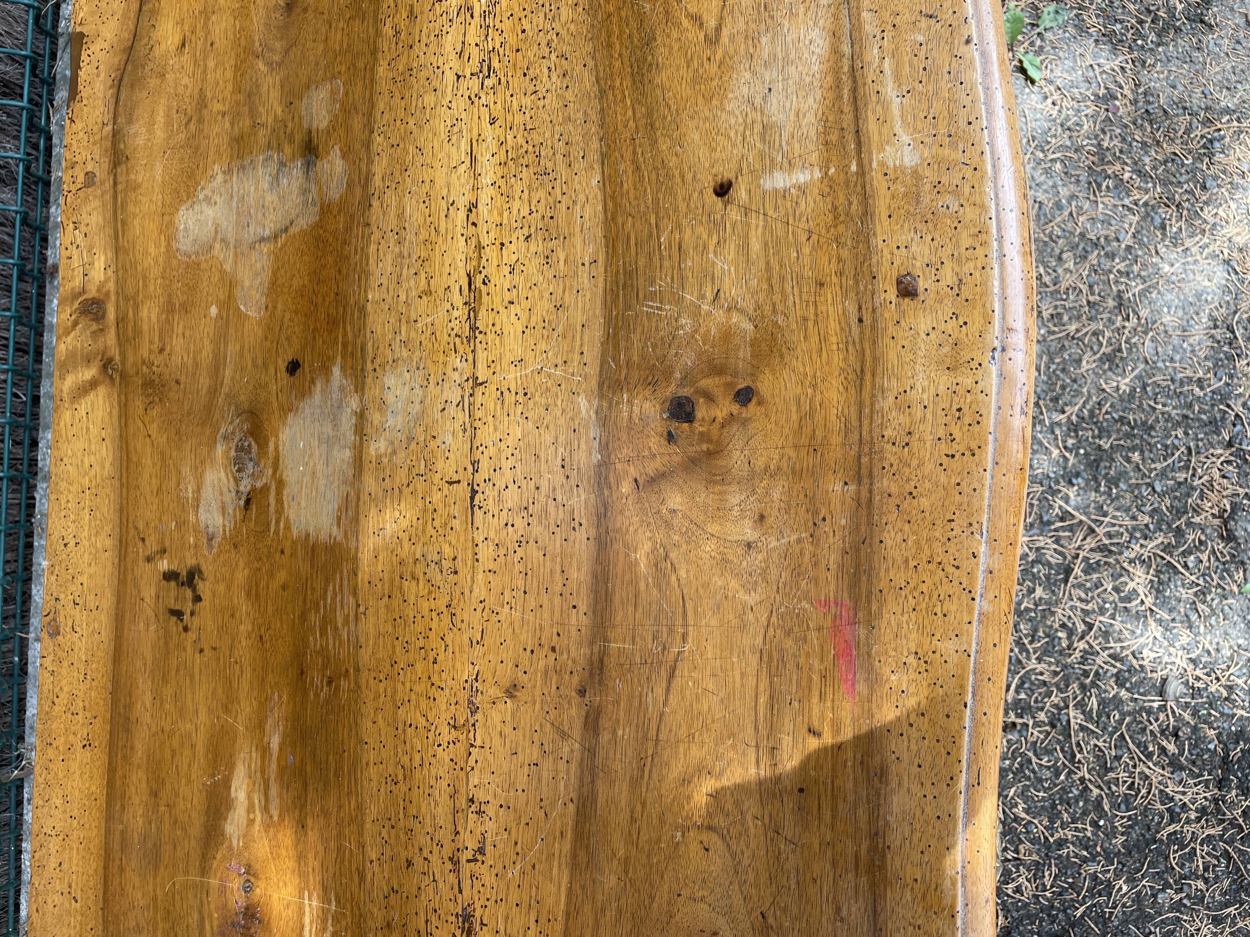 Parisian chest of drawers in walnut Louis XV period with secret drawer, 18th century.