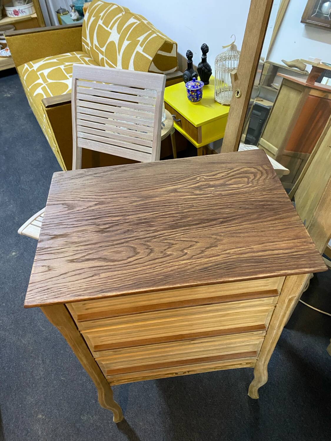 Small chest of drawers with 3 drawers