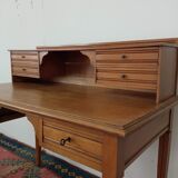 Old-tiered desk