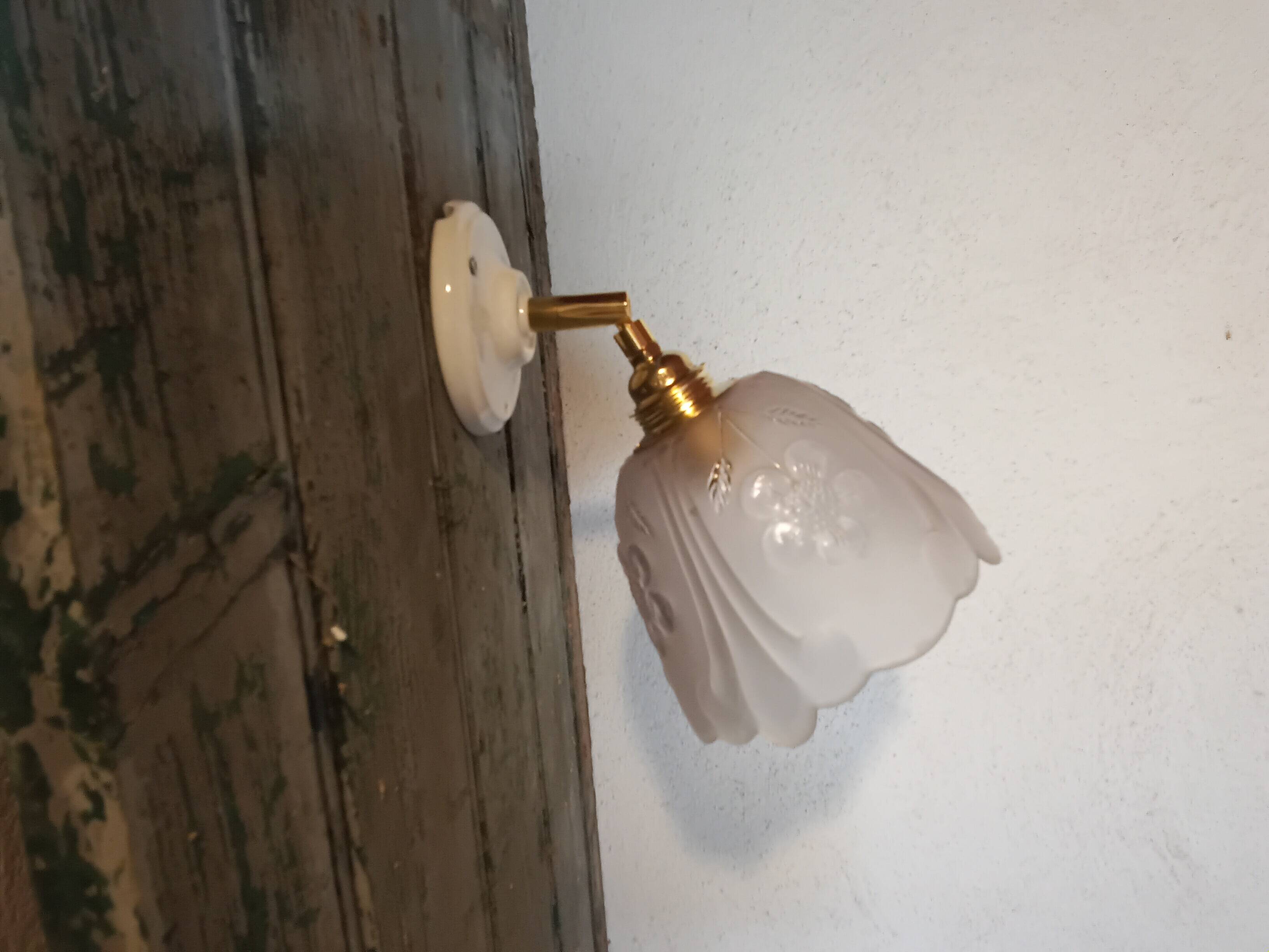 Applique murale vintage en verre dépoli