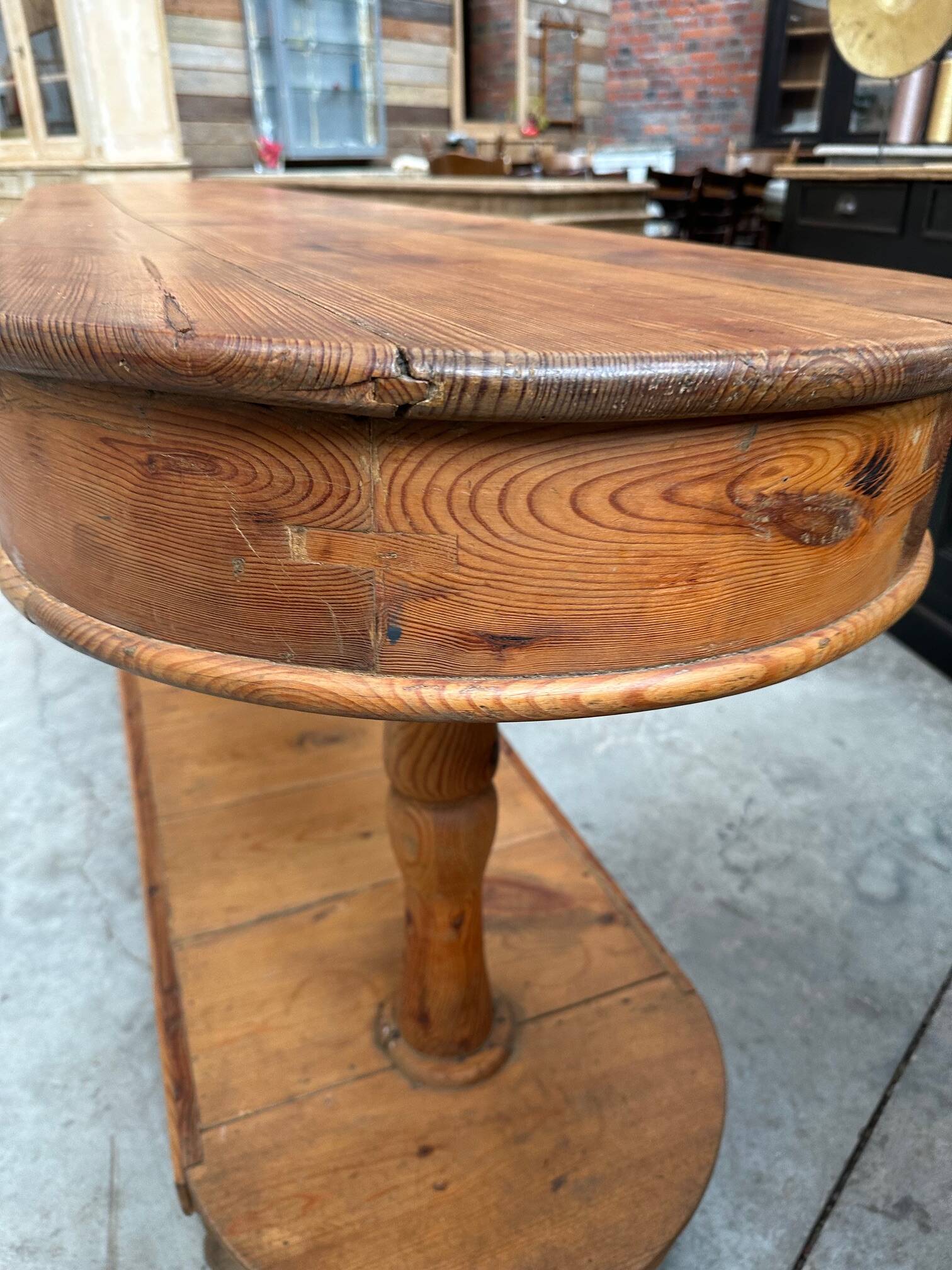 Early 20th century presentation console