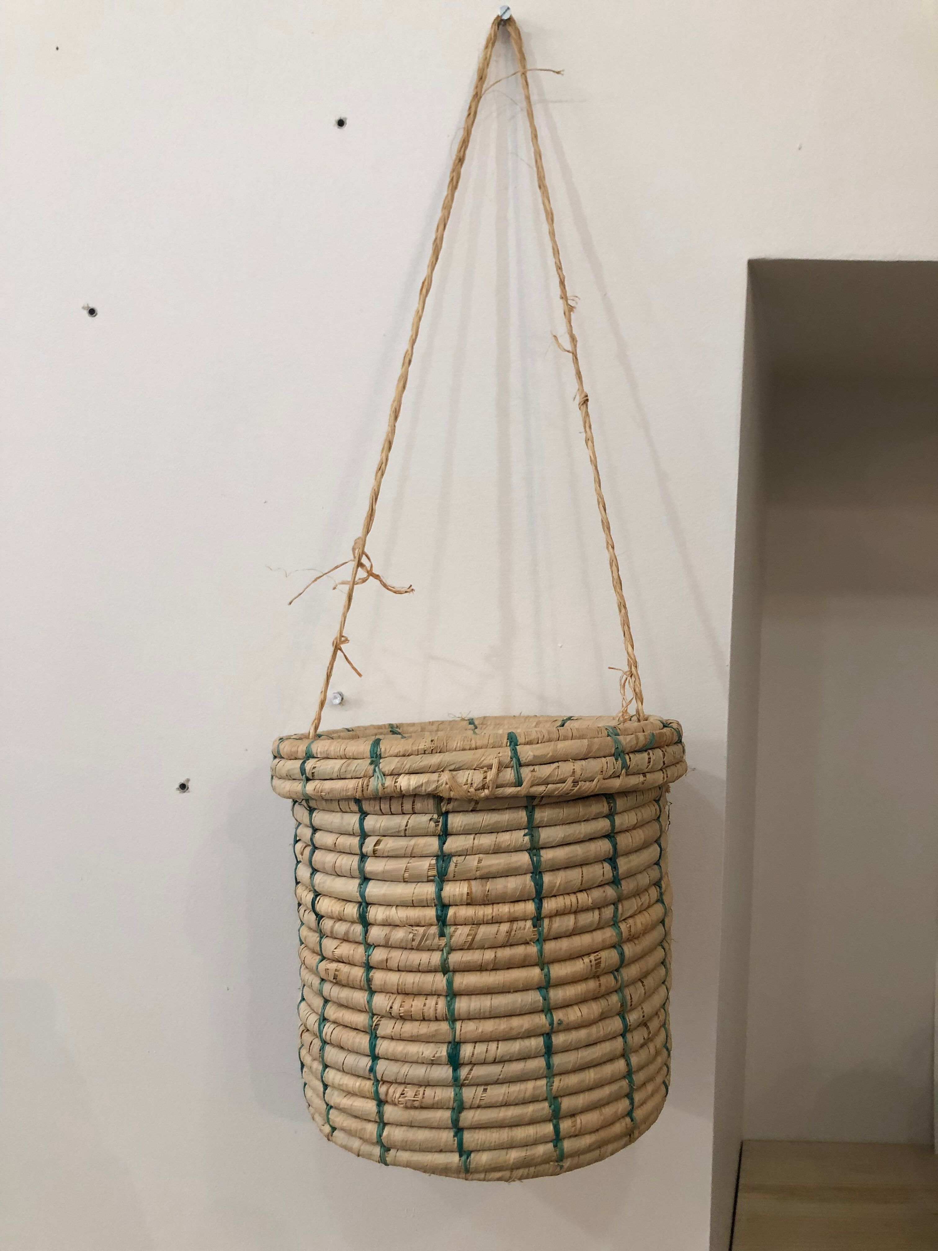 Wicker basket to hang