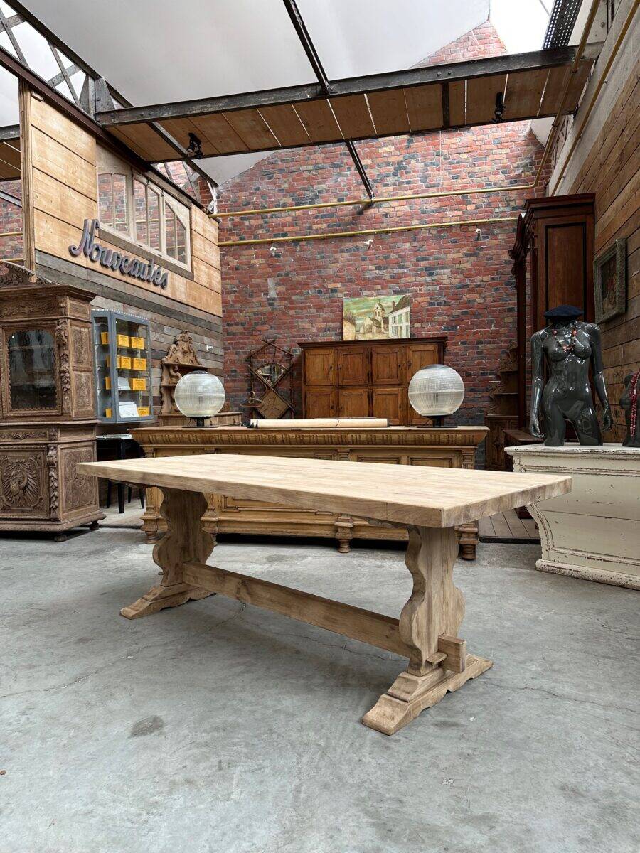 Monastery-style table in solid oak.