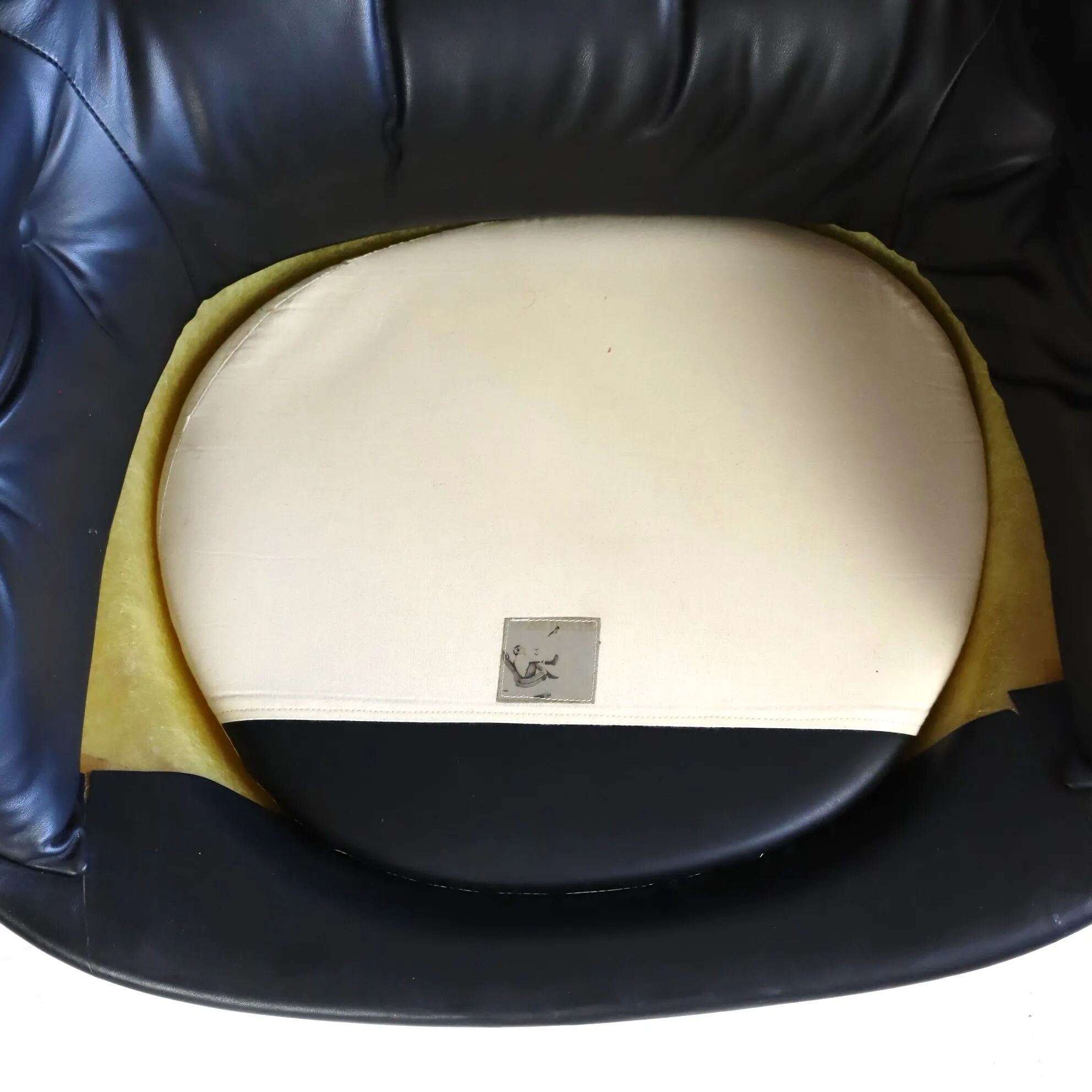 "Karaté" armchair by Michel Cadestin