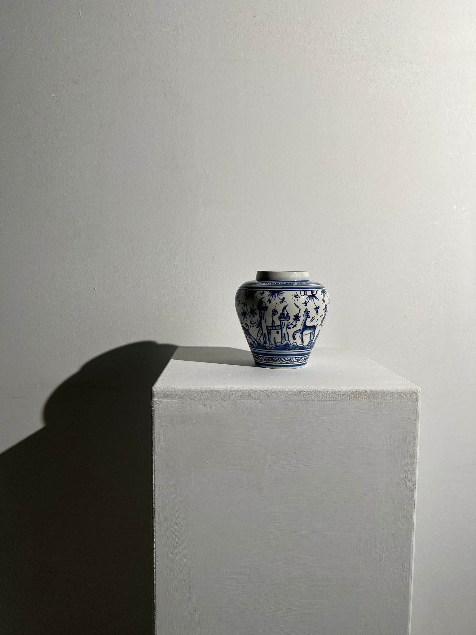 Blue and white Portuguese handmade vase with stylized pastoral pattern H:12,5cm