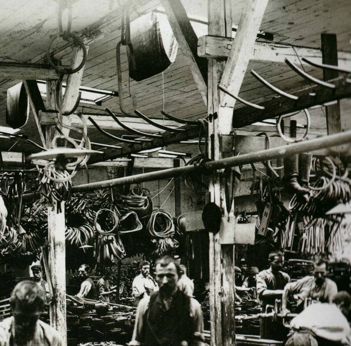 Double curved wood mirror coat rack by michael thonet gebrüder / freres, 1888