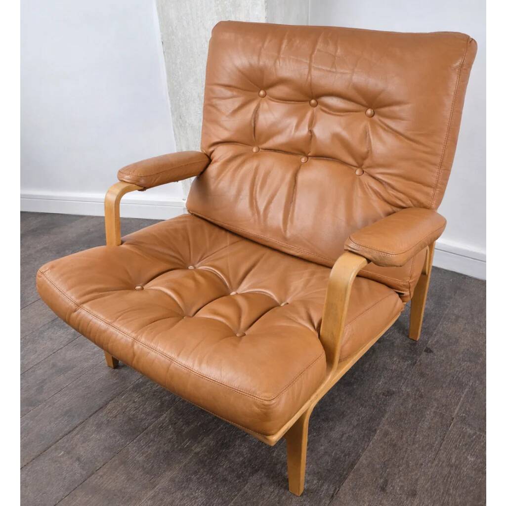 Pair of Ingrid model armchairs in beech and leather by Bruno Mathsson for Dux Ingrid Lounge Chairs, Denmark, 1960.