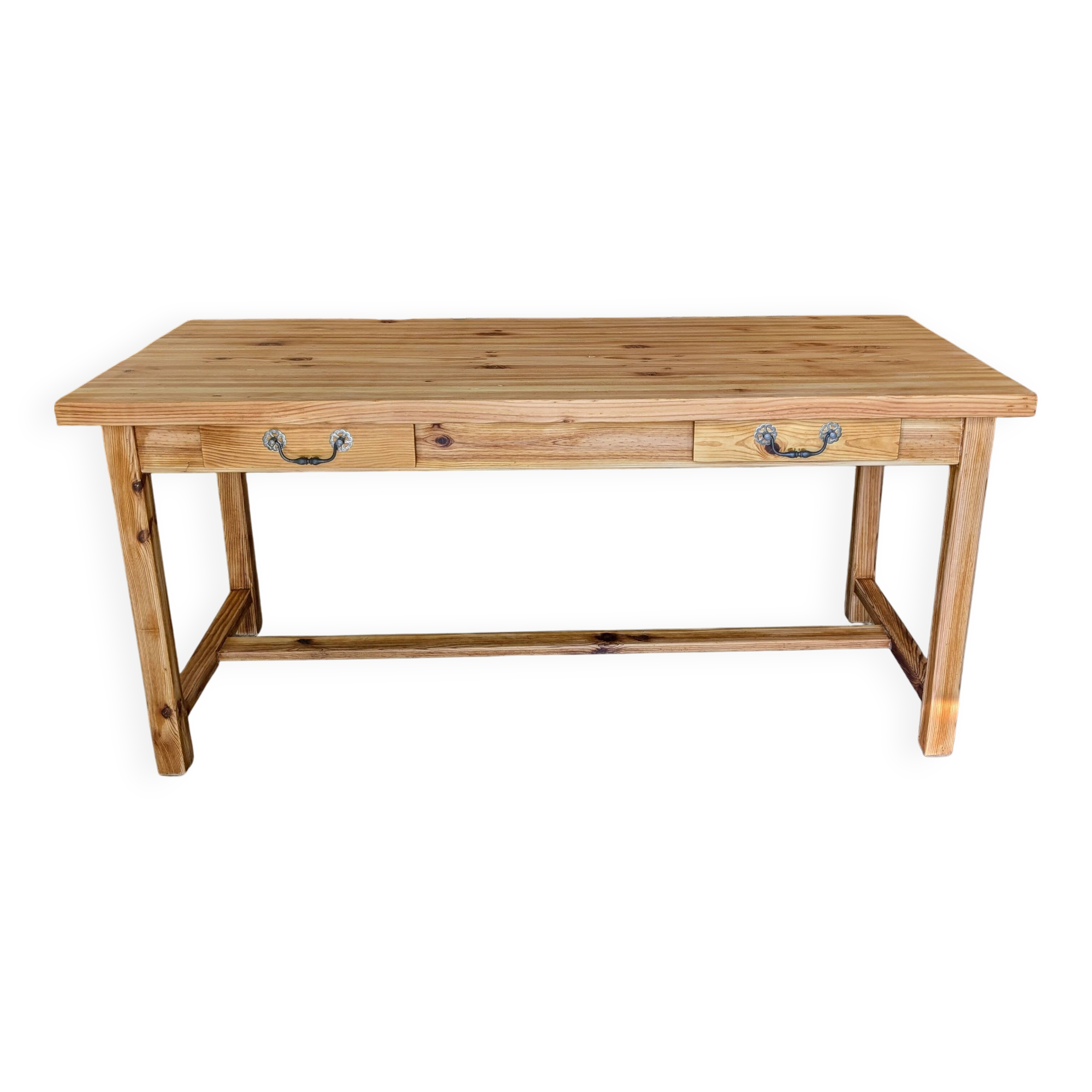 Farmhouse table with spacer base