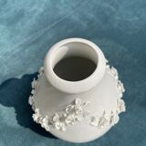 White 3D vase Roses in relief