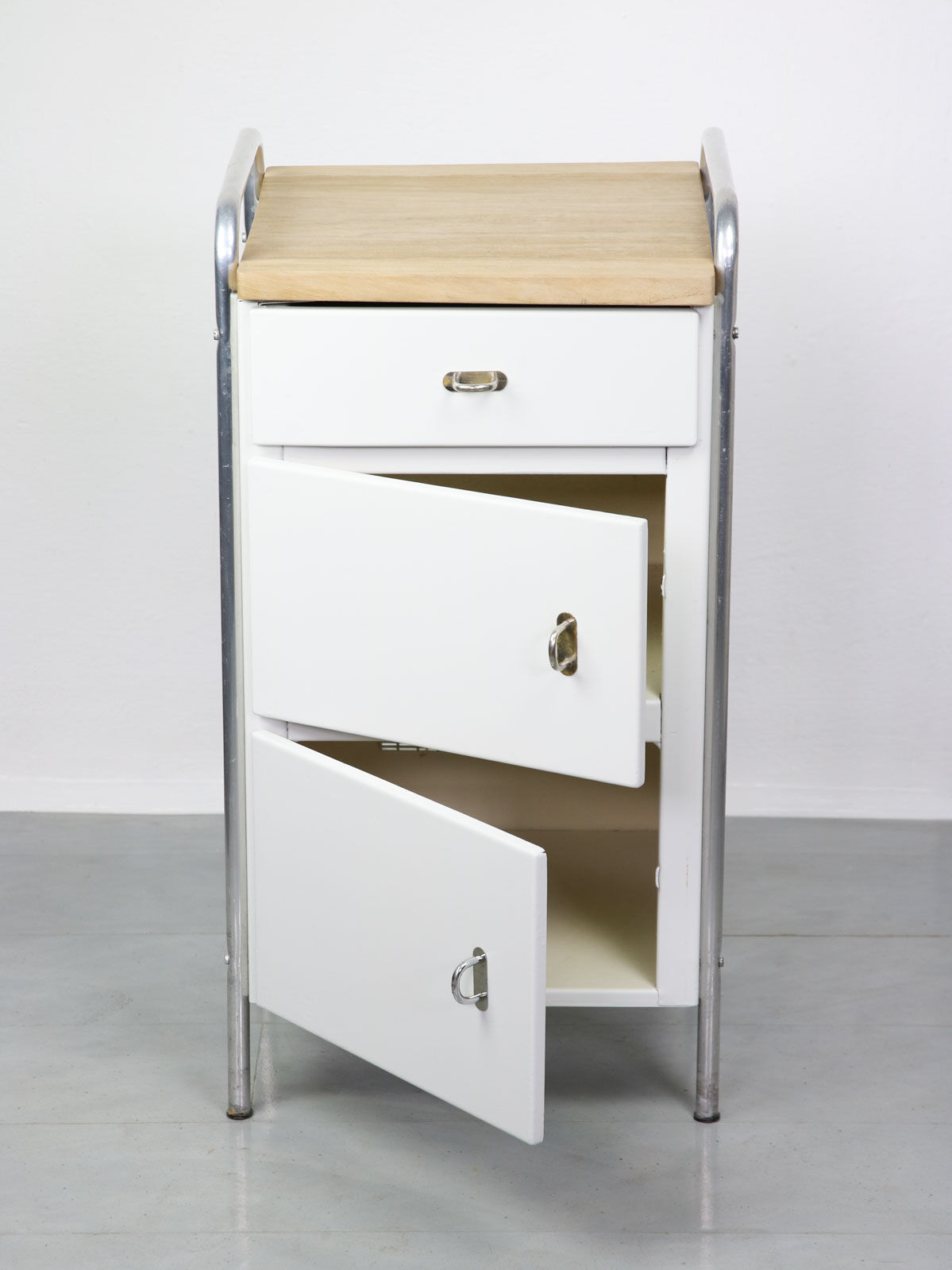 Armoires industrielles du milieu du siècle