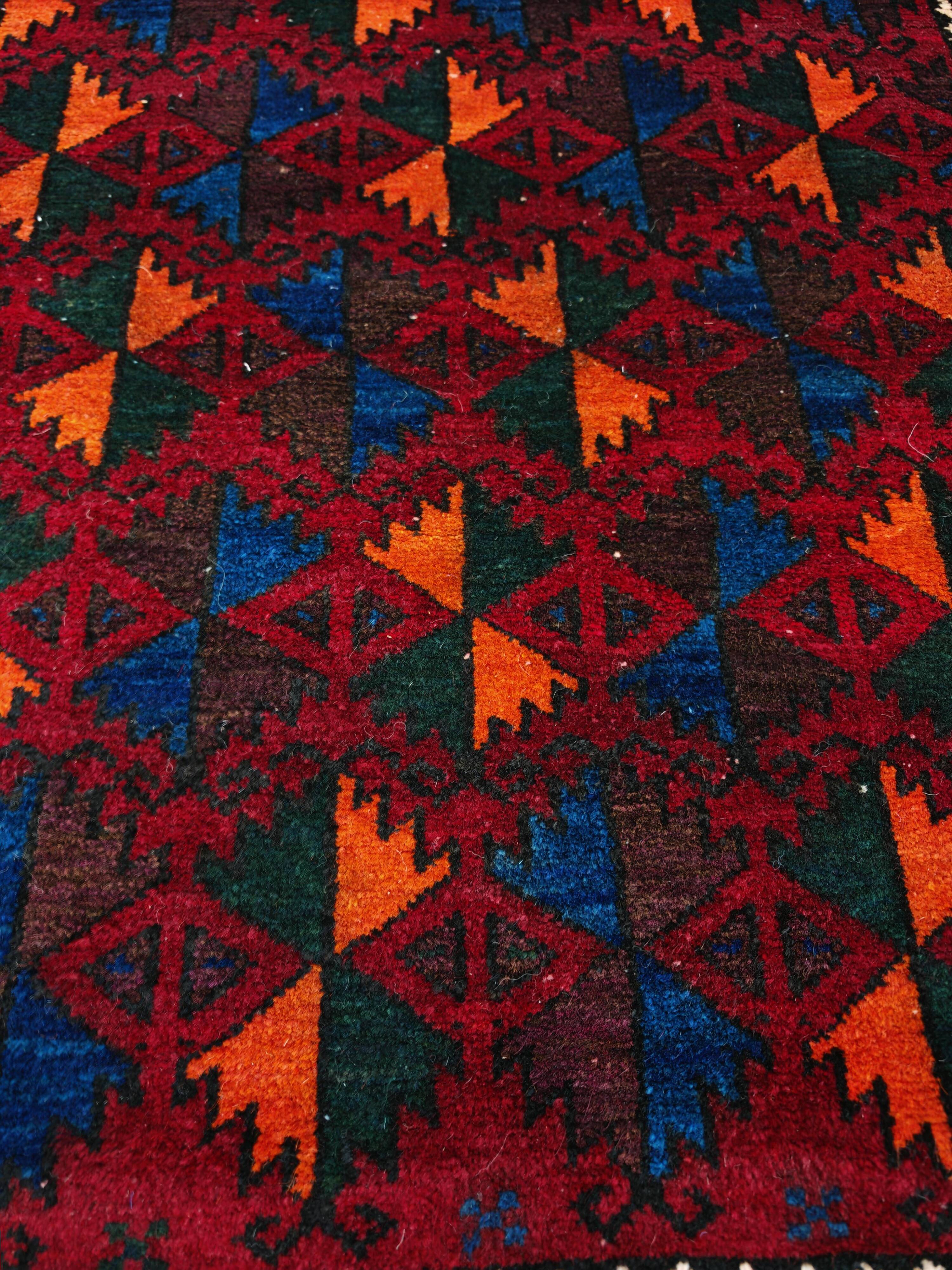 Vintage Baluchi prayer rug, hand-knotted, dyed wool from the 1970s.