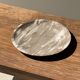 Vide poche, plat ou assiette circulaire en bois pétrifié beige clair D25